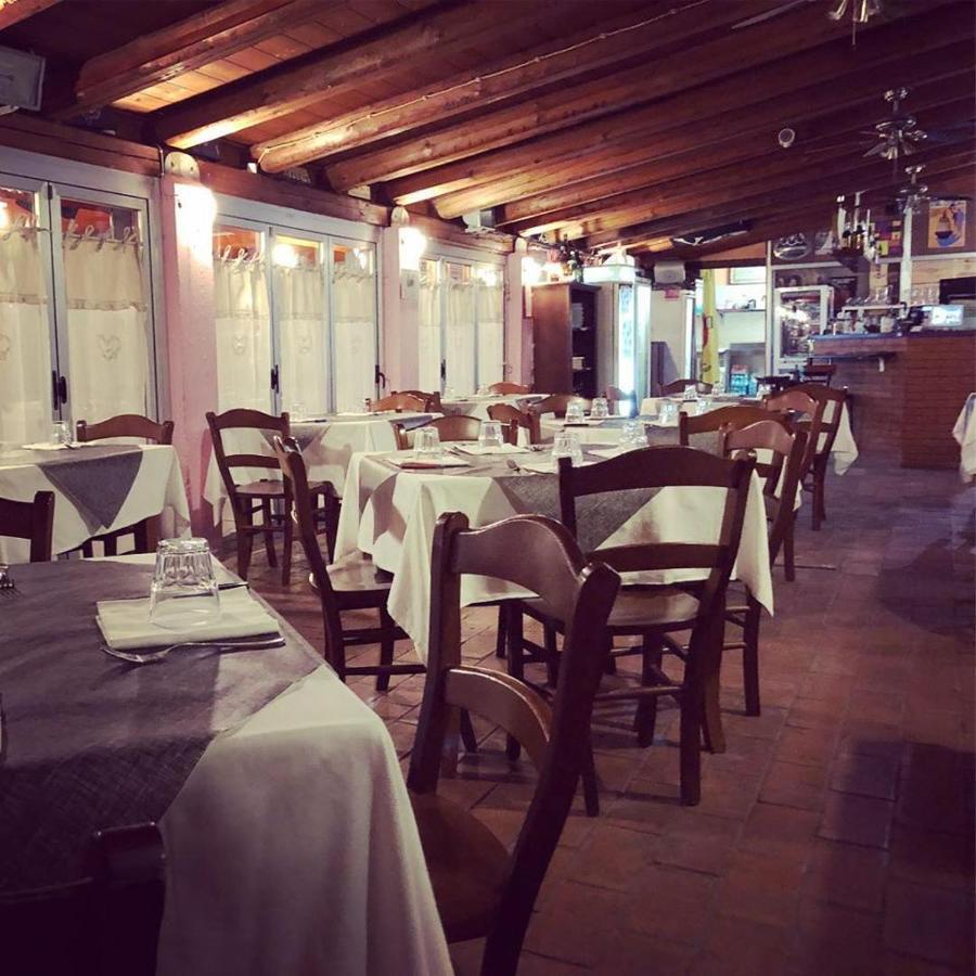 Locanda Del Tavolo Matto โปเตนซา ปิเชนา ภายนอก รูปภาพ